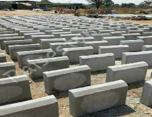 Precast concrete kerbstones