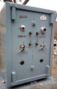 Iron plate safe