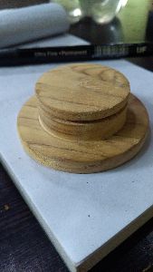 Wooden lid with silicone gasket