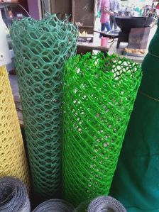 Plastic fencing net plant