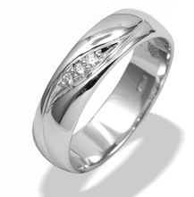 Stylish silver band ring