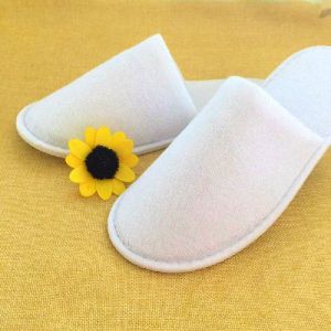 FLEECE DISPOSABLE SLIPPER