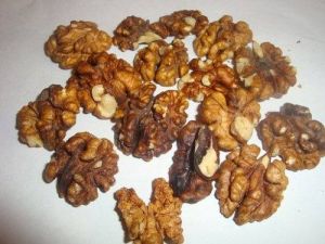 Amber quality walnut kernels