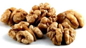 Light Half Walnut Kernels