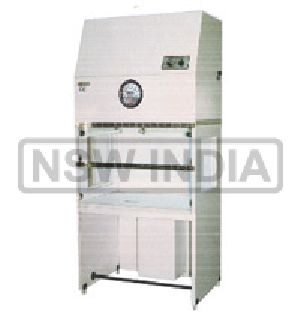 Vertical laminar flow cabinets