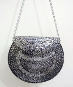 Metal sling clutch