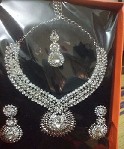 Rhinestone choker necklace set