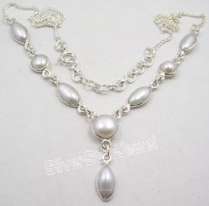 WHITE PEARL EXCLUSIVE Necklace