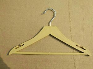 baby wooden look hanger 1