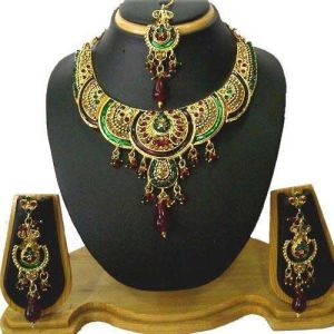 Modern Artificial Necklace Set