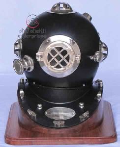 Diving helmet With Base