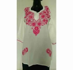 KIA WHITE FINE COTTON TOP WITH HAND EMBROIDERY