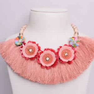 FLOWER STATEMENT NECKLACE