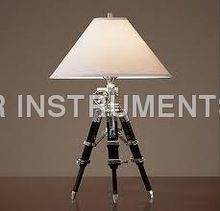 Tripod table lamp