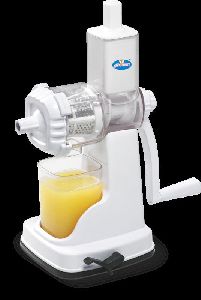 vegetable and fruit juicer