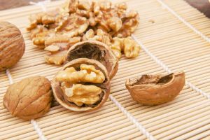 natural walnuts