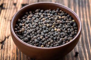 dried black pepper seeds