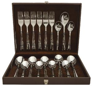 18 Piece Cutlery set