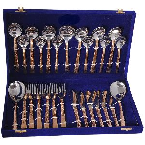 27 Piece Cutlery set