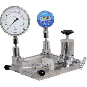 Vacuum Gauge Comparator