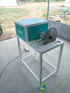 Dry Copra Cutting Machine