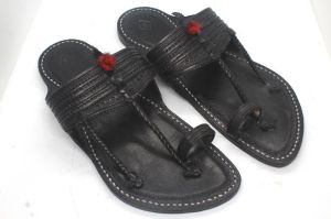 Mens Pointed Kapshi Black Kolhapuri Chappal