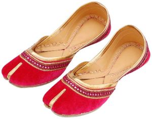 Velvet Punjabi Jutti