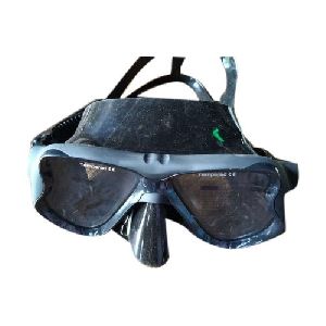 scuba diving mask