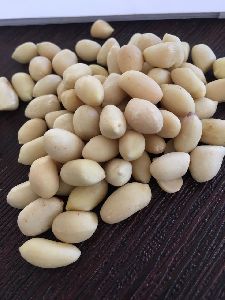 Peanuts blanched