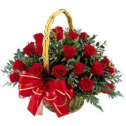 red roses basket