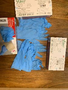 Disposable nitrile examination gloves powder