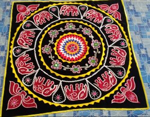 Handicraft wall hanging applique