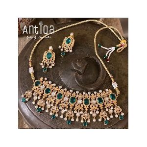 Mughal Style Emerald Doublet Chocker Necklace Earrings Set