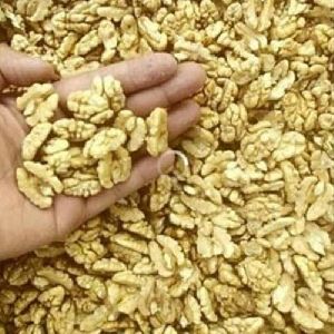 Alamdar kashmiri Snow White Walnut Kernels