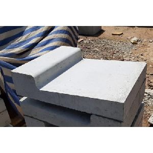 Concrete kerb stone