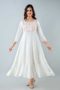 Women White Rayon Anarkali Kurta