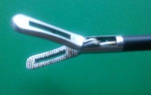 fenestrated grasping forceps