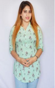 Women Rayon Designer Floral Printed Kurti