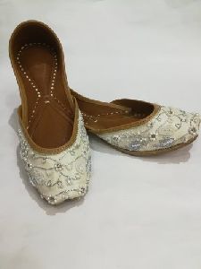 White Embroidered Jutti