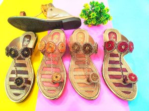 ladies kolhapuri slippers