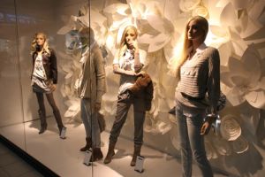 PLASTIC MANNEQUINS