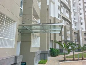 Glass canopy pergola