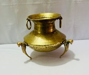 Brass pot with legs