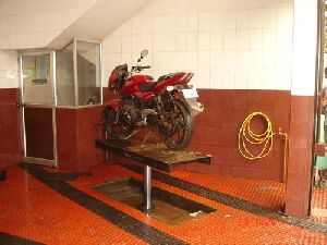 Two Wheeler Washing Lift