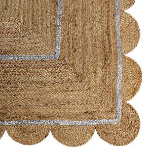 Scalloped jute rug