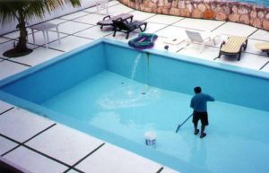 Swimming Pool Maintenance Services