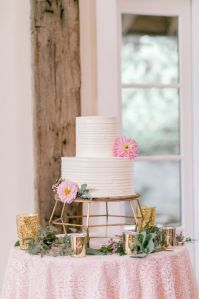 Round Wire Metal Cake Stand