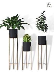 set of three metal planter