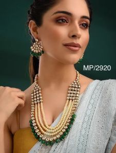 Kundan with pearl set