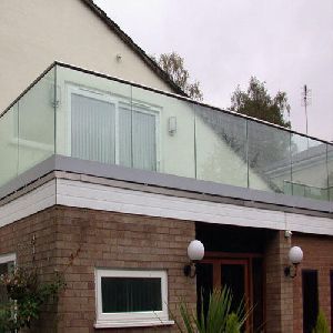 glass balcony railing